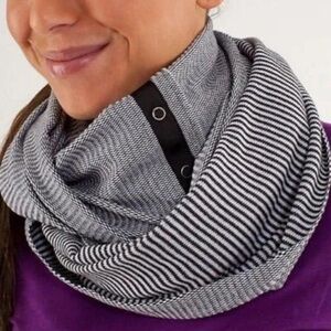 ✨Lululemon Striped Vinyasa Scarf